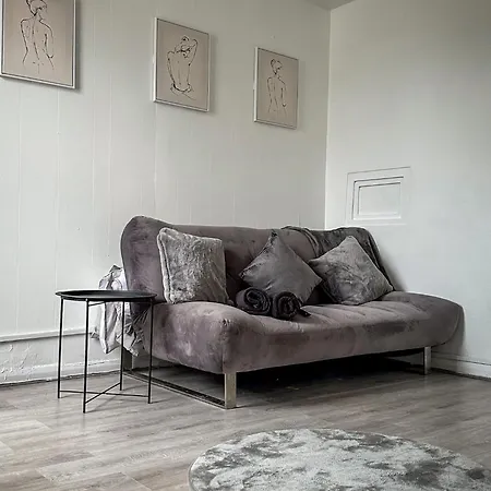 A Stylish In The Heart Of The Apartment *